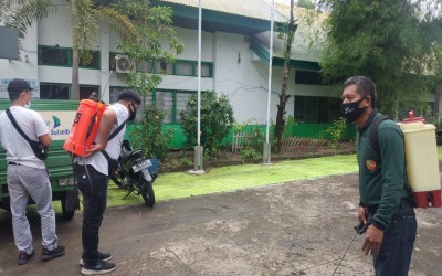KOLABORASI SEMPROT CAIRAN DESINFEKTAN
